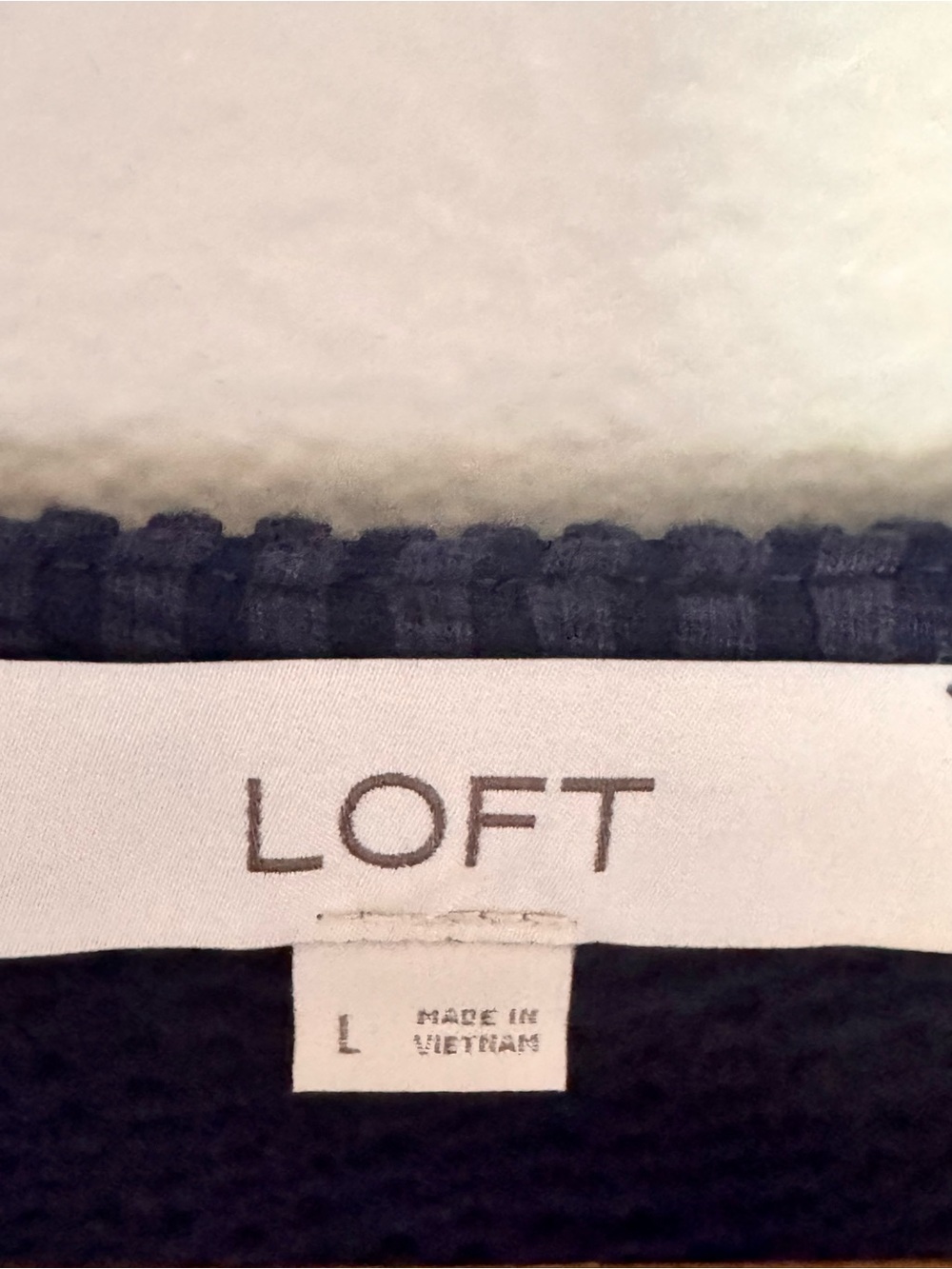 LOFT Navy Seersucker Twist Neck Puff Sleeve Top Women’s Large Cotton Blend - Picture 4 of 5